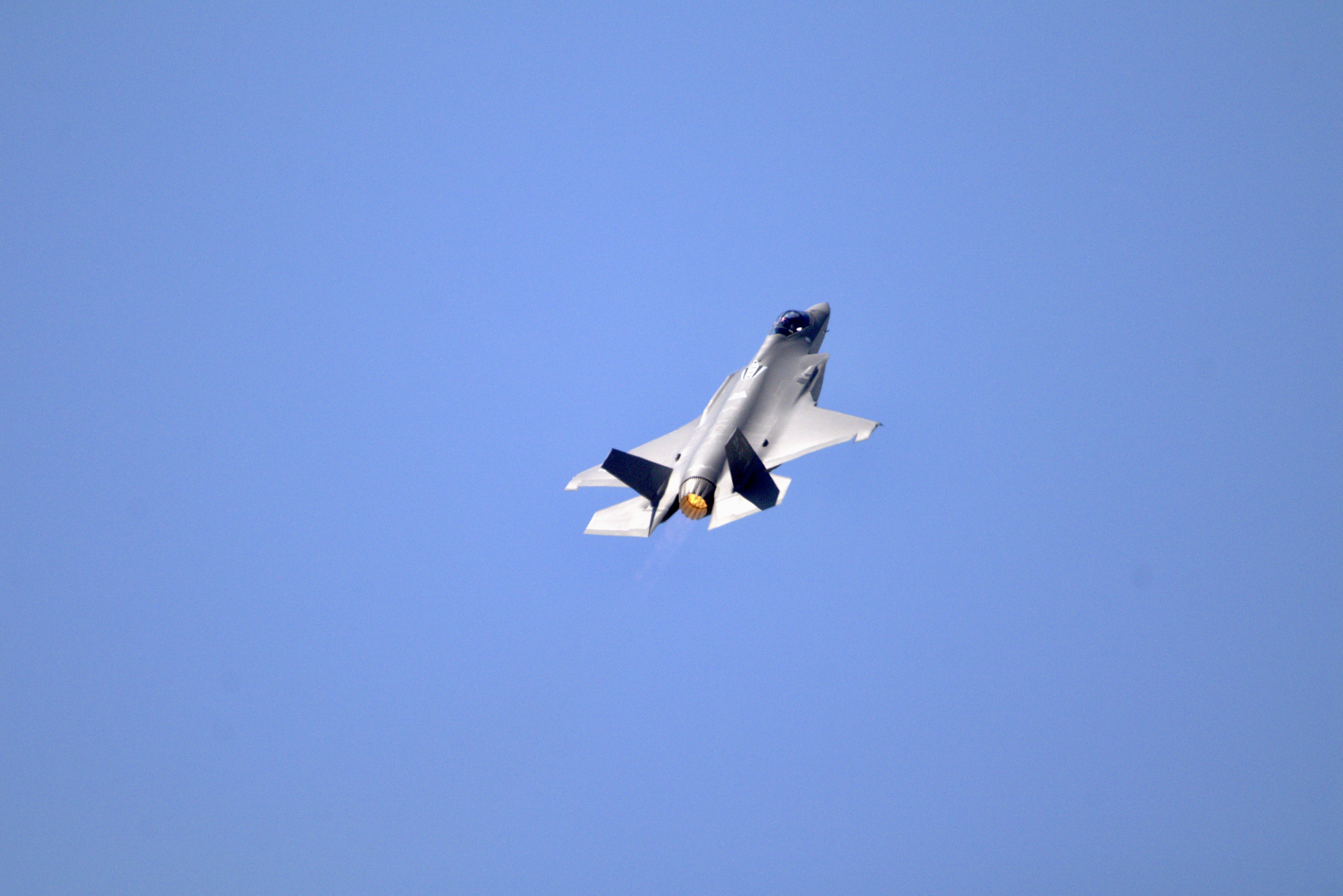 F-35 climbing with afterburner